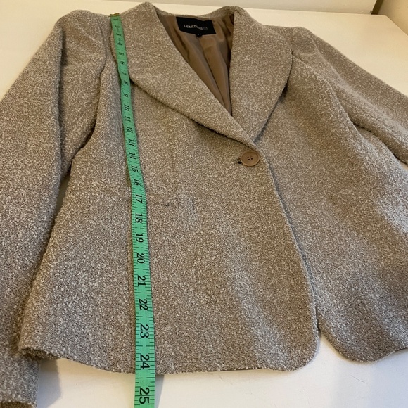 Lafayette 148 Wool Blend Textured Boucle Blazer Sz 8 Neutral Minimalist Jacket - Picture 12 of 13